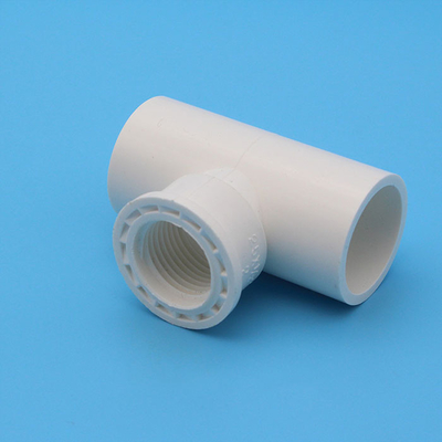 Pièce en t 25mm de garnitures de tuyau d'approvisionnement en eau blanc de PVC 30mm adaptés aux besoins du client